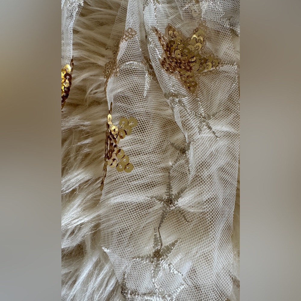 Anthropologie Gold & Ivory Sequin Star Lace Bow - Picture 3 of 7